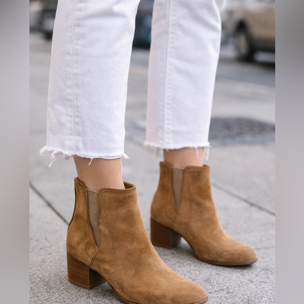 Johnston and Murphy suede booties Women's Tan Ankle Boots
